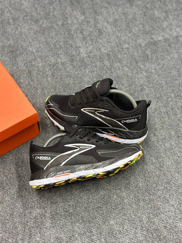 خرید کفش Brooks مشکی اسپرت