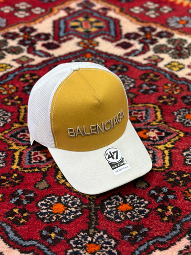 کلاه بیسبالی Balenciaga خردلی سفید پشت توری مناسب فصل باکیفیت